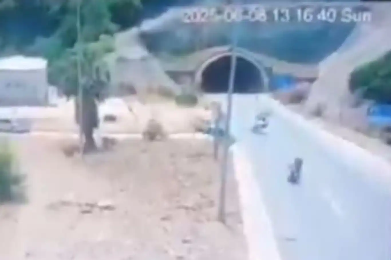 Antalya'da feci kaza: 2 ölü, 4 yaralı Antalya'da feci kaza: 2 ölü, 4 yaralı