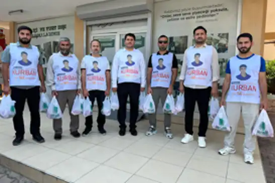 Antalya'da  Yasin Börü ve arkadaşlarının anısına muhtaç ailelere kurban eti dağıtıldı