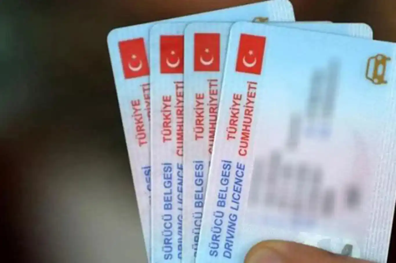 Eski tip ehliyetleri yenilemek için 1 Ağustos'a kadar süre var Eski tip ehliyetleri yenilemek için 1 Ağustos'a kadar süre var