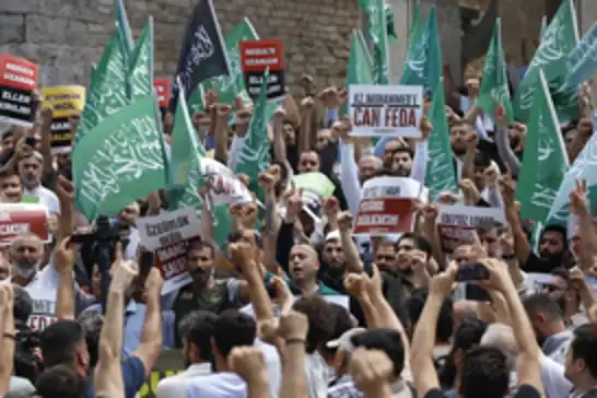 Hazreti Muhammed'e hakaret Taksim Camii’nde protesto edildi