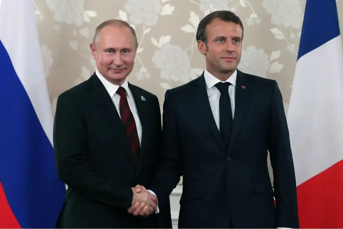 Putin ve Macron, 3 yıl sonra ilk kez telefonda görüştü Putin ve Macron, 3 yıl sonra ilk kez telefonda görüştü