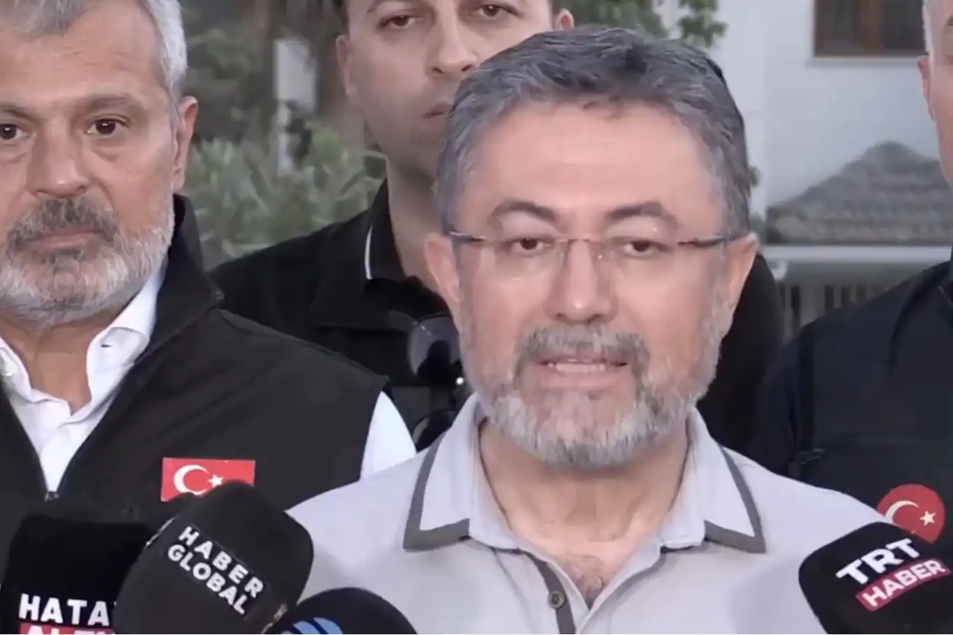 Hatay, İzmir ve Manisa'daki yangınlar kısmen kontrol altında; soğutma çalışmaları sürüyor Hatay, İzmir ve Manisa'daki yangınlar kısmen kontrol altında; soğutma çalışmaları sürüyor
