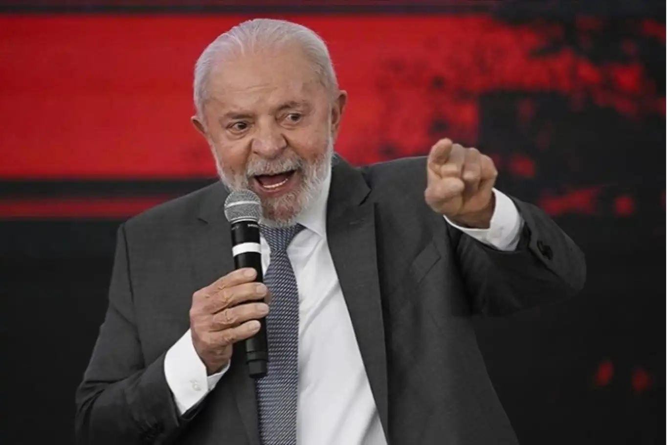 دا سيلفا: البرازيل سترد على رسوم ترامب الجمركية بالمثل دا سيلفا: البرازيل سترد على رسوم ترامب الجمركية بالمثل