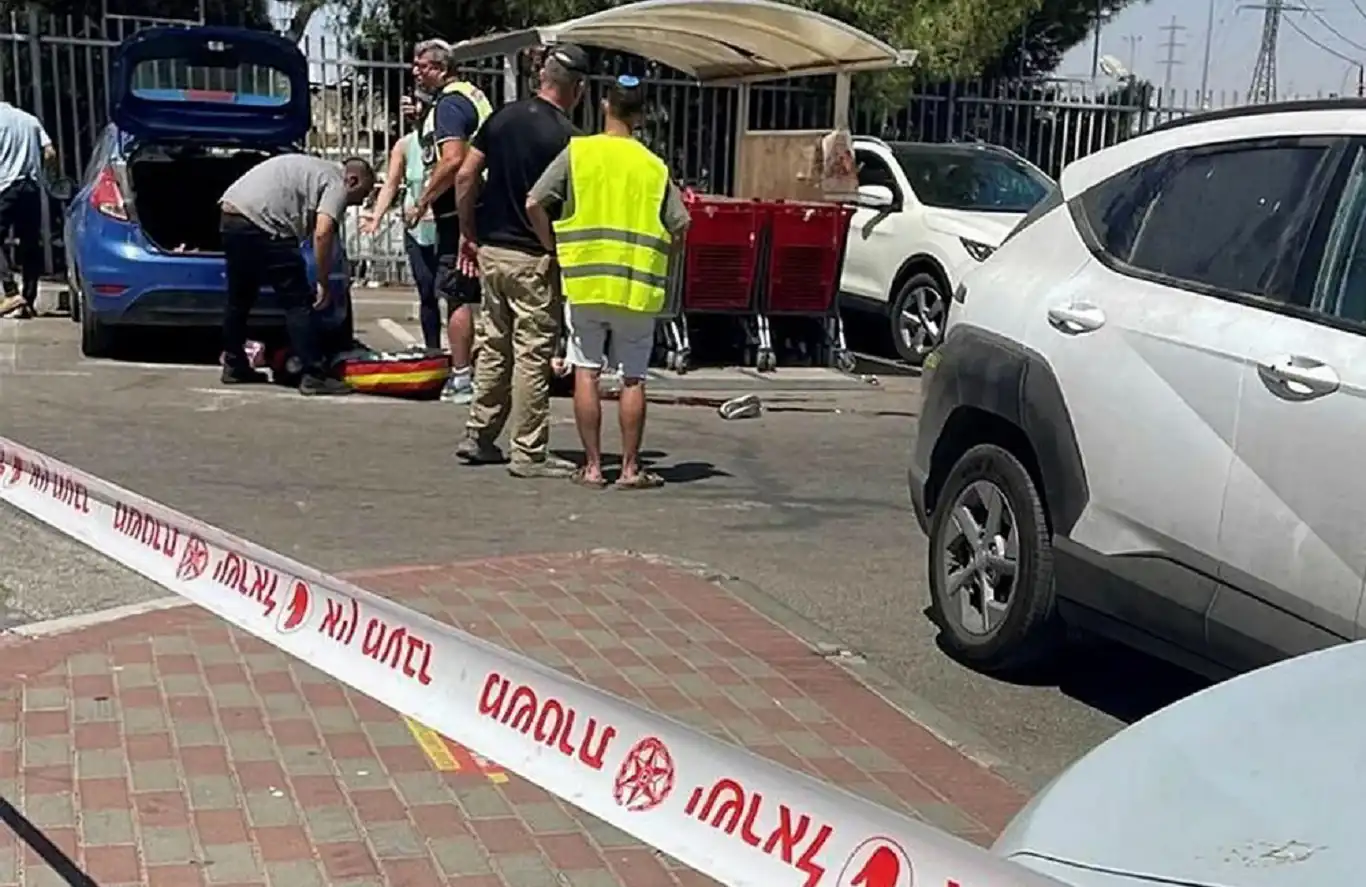 مقتل حارس أمن صهيوني وإصابات بعملية فدائية في مستوطنة غوش عتصيون مقتل حارس أمن صهيوني وإصابات بعملية فدائية في مستوطنة غوش عتصيون