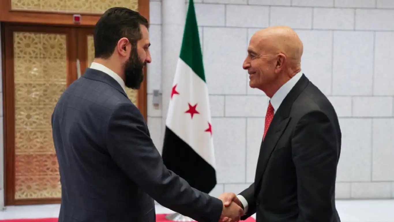 الحكومة السورية تتمسك بوحدة سوريا وتدعو "قسد" للاندماج الحكومة السورية تتمسك بوحدة سوريا وتدعو "قسد" للاندماج