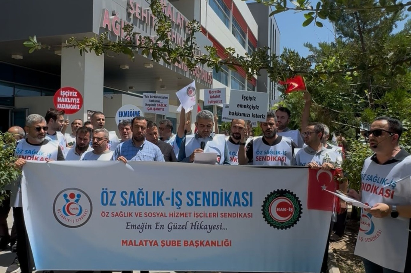 Kamu işçileri: KÇP her geciktiğinde onurumuz kırılıyor Kamu işçileri: KÇP her geciktiğinde onurumuz kırılıyor