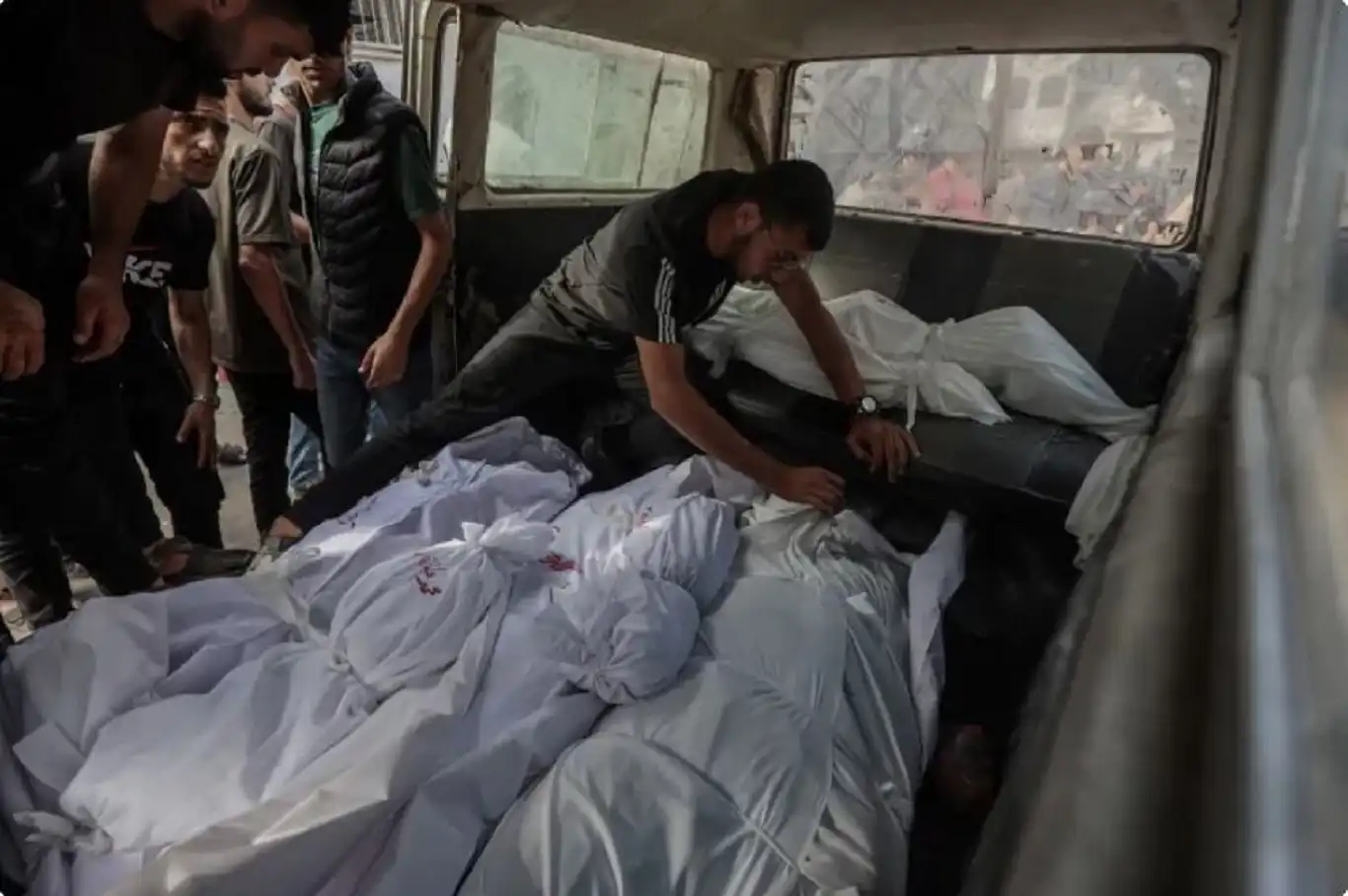 وزارة الصحة بغزة: ارتفاع حصيلة العدوان الإسرائيلي إلى 57823 شهيداً وزارة الصحة بغزة: ارتفاع حصيلة العدوان الإسرائيلي إلى 57823 شهيداً