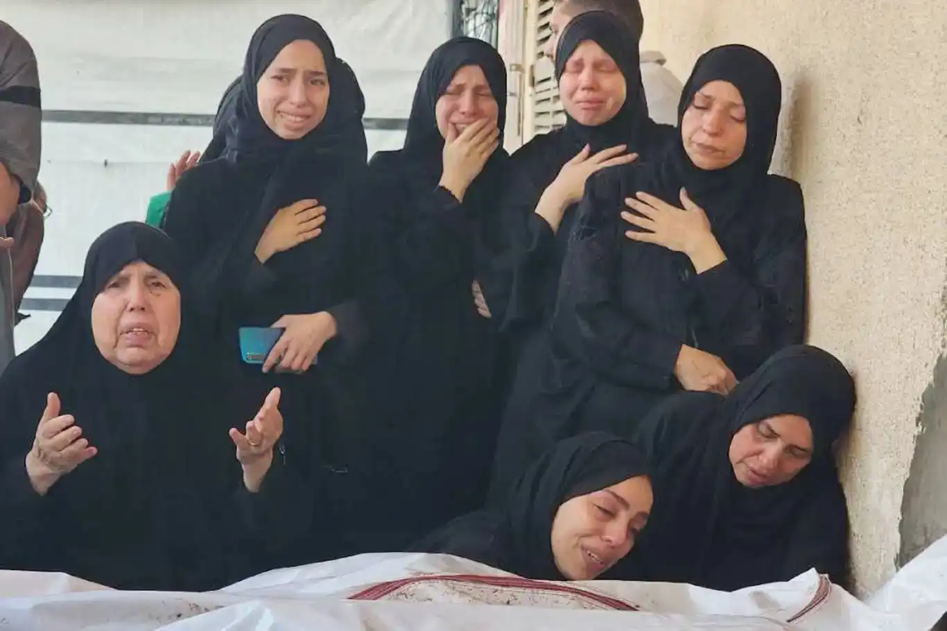 لە ئەنجامی هێرشەکانی رژێمی داگیرکەر ئەمڕۆ ٦٧ کەس شەهید بوون و ٢٥٥ کەسیش بریندار بوون لە ئەنجامی هێرشەکانی رژێمی داگیرکەر ئەمڕۆ ٦٧ کەس شەهید بوون و ٢٥٥ کەسیش بریندار بوون