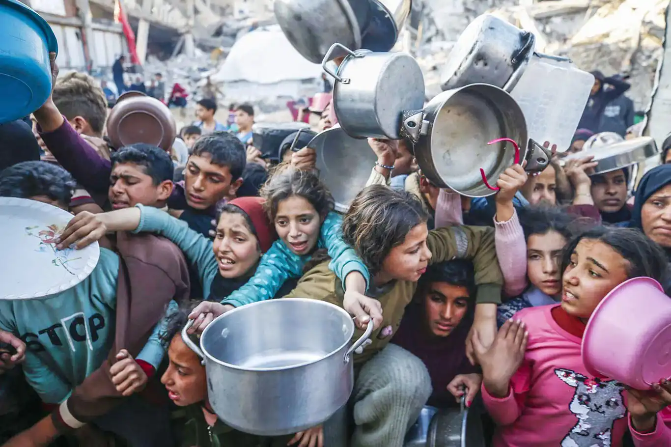 Gazze'den İslam dünyası ve tüm vicdan sahiplerine çağrı: Savaşın öldüremediği siviller açlıktan ölecek Gazze'den İslam dünyası ve tüm vicdan sahiplerine çağrı: Savaşın öldüremediği siviller açlıktan ölecek