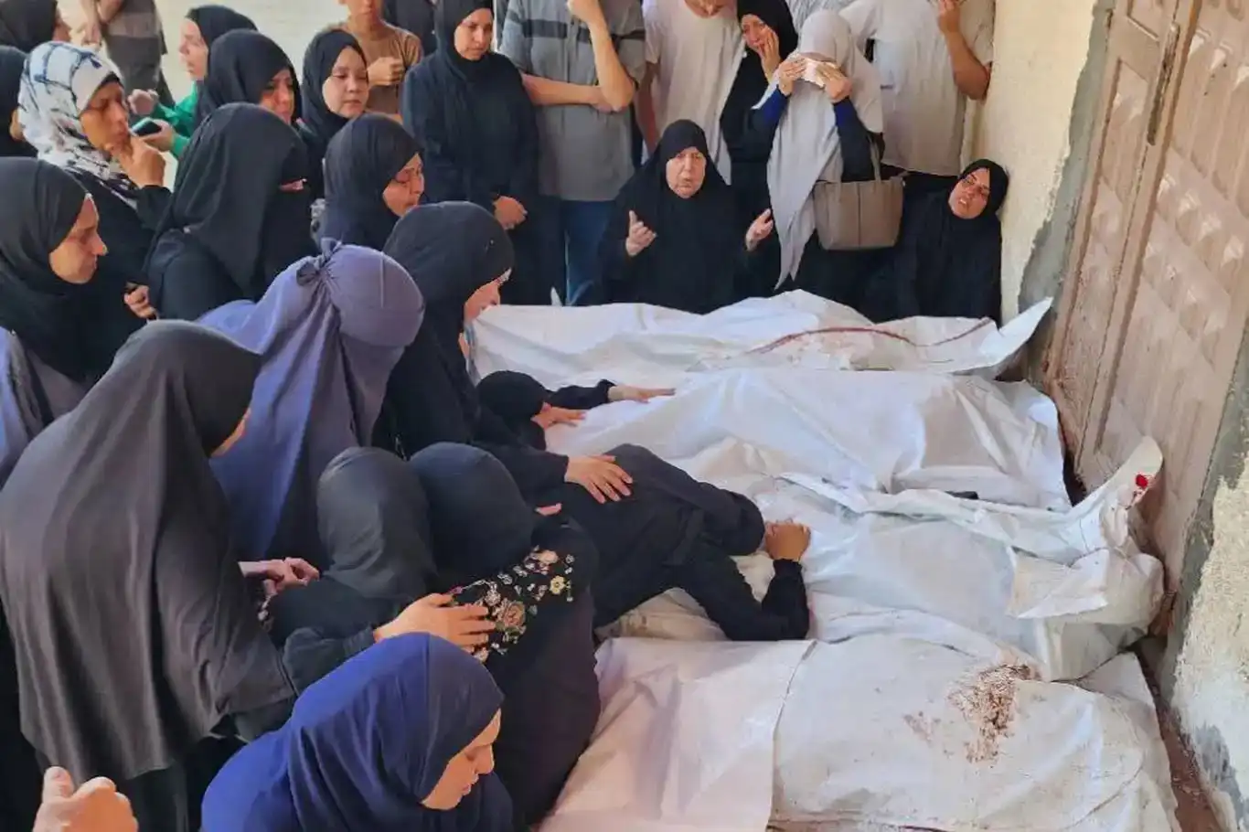 ژمارەی شەهیدەکان لە غەززە گەشتە ٥٧ هەزار و ٨٨٢ کەس ژمارەی شەهیدەکان لە غەززە گەشتە ٥٧ هەزار و ٨٨٢ کەس