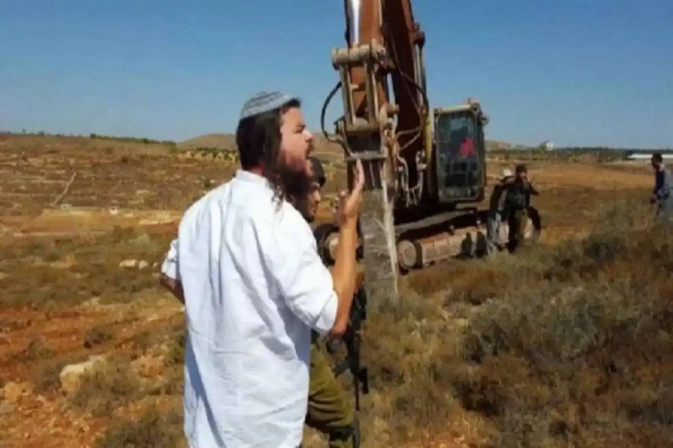 جرافات المستوطنين تقتحم أراضي الفلسطينيين في جنين وأريحا جرافات المستوطنين تقتحم أراضي الفلسطينيين في جنين وأريحا