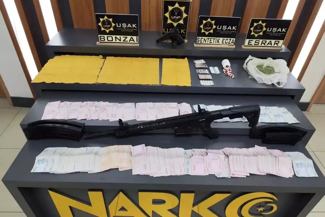 Uşak'ta uyuşturucu operasyonu: 6 gözaltı Uşak'ta uyuşturucu operasyonu: 6 gözaltı