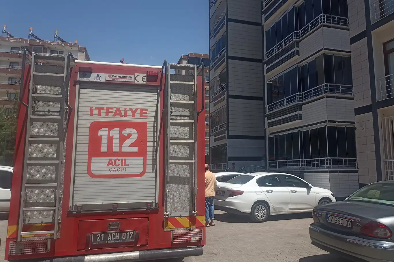 Diyarbakır'da bir sitede yangın paniği Diyarbakır'da bir sitede yangın paniği