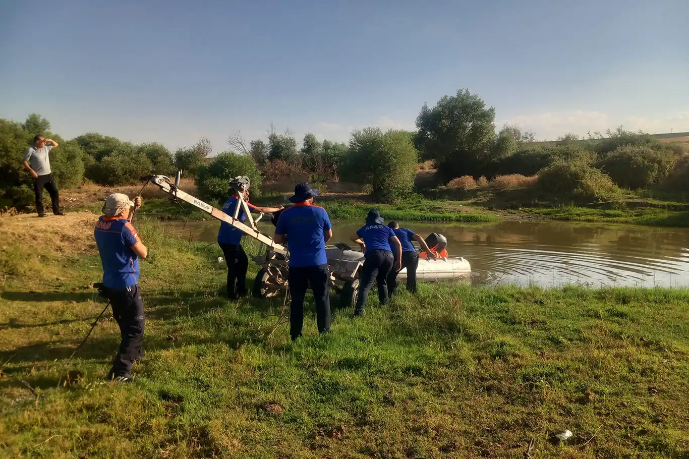 Dicle Nehri’ne giren genç kayboldu Dicle Nehri’ne giren genç kayboldu