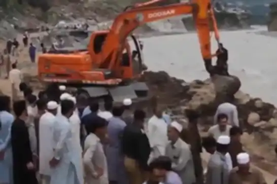 لە پاکستان بەهۆی باران بارینی وەرزی گەرما ١٠٤ کەس گیانیان لەدەستدا