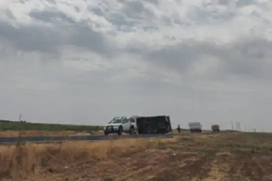Şanlıurfa’da kamyon takla attı: Sürücü kazayı yara almadan atlattı