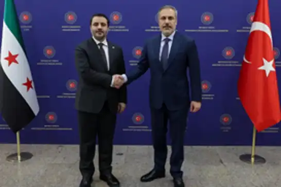 وزير الخارجية التركي فيدان يجري اتصالاً هاتفياً بنظيره السوري الشيباني