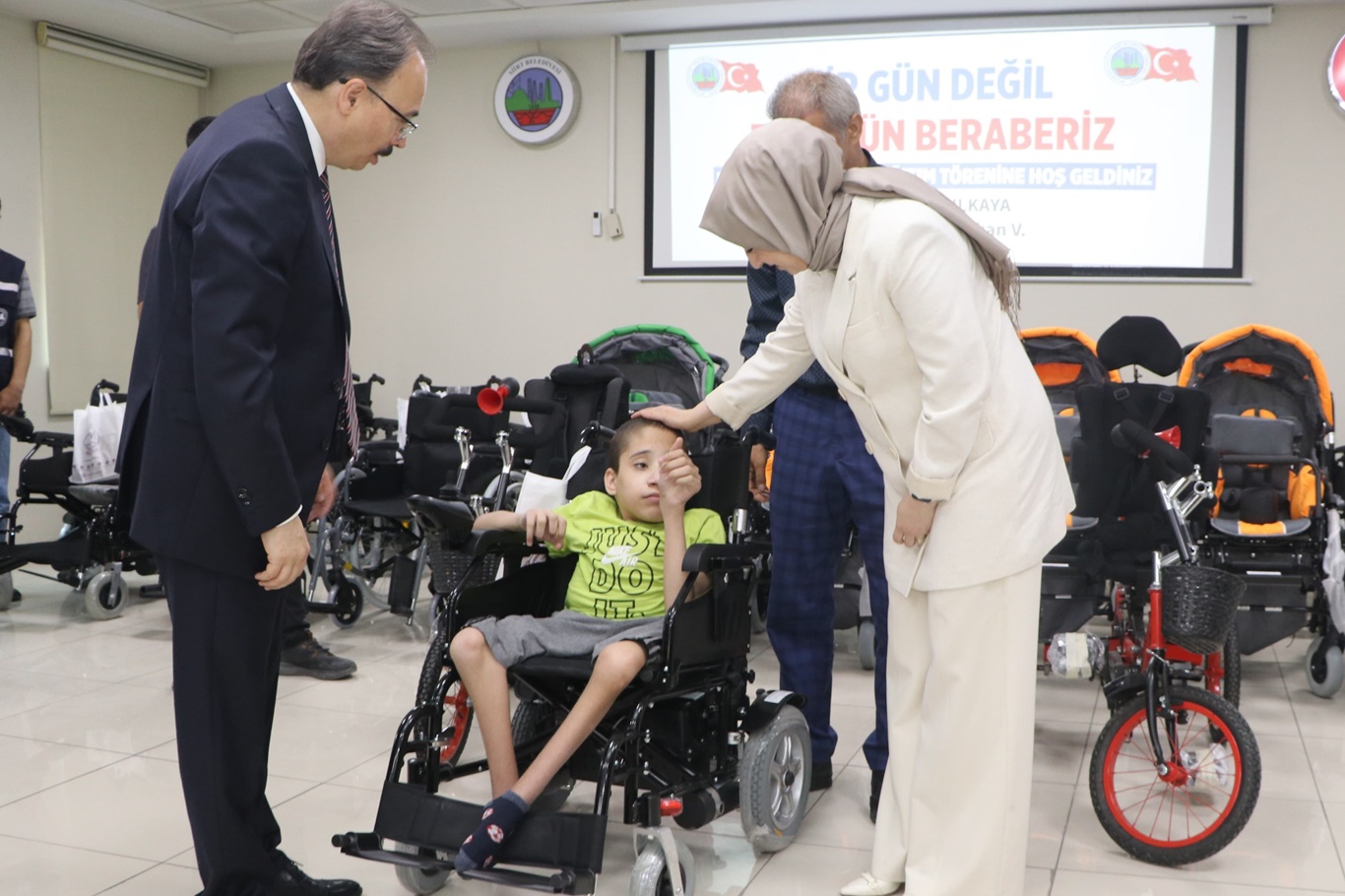 Siirt Belediyesi’nden özel bireylere 27 medikal destek aracı Siirt Belediyesi’nden özel bireylere 27 medikal destek aracı
