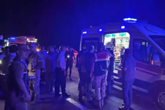 Şanlıurfa’da iki araç çarpıştı: 6 kişi yaralandı