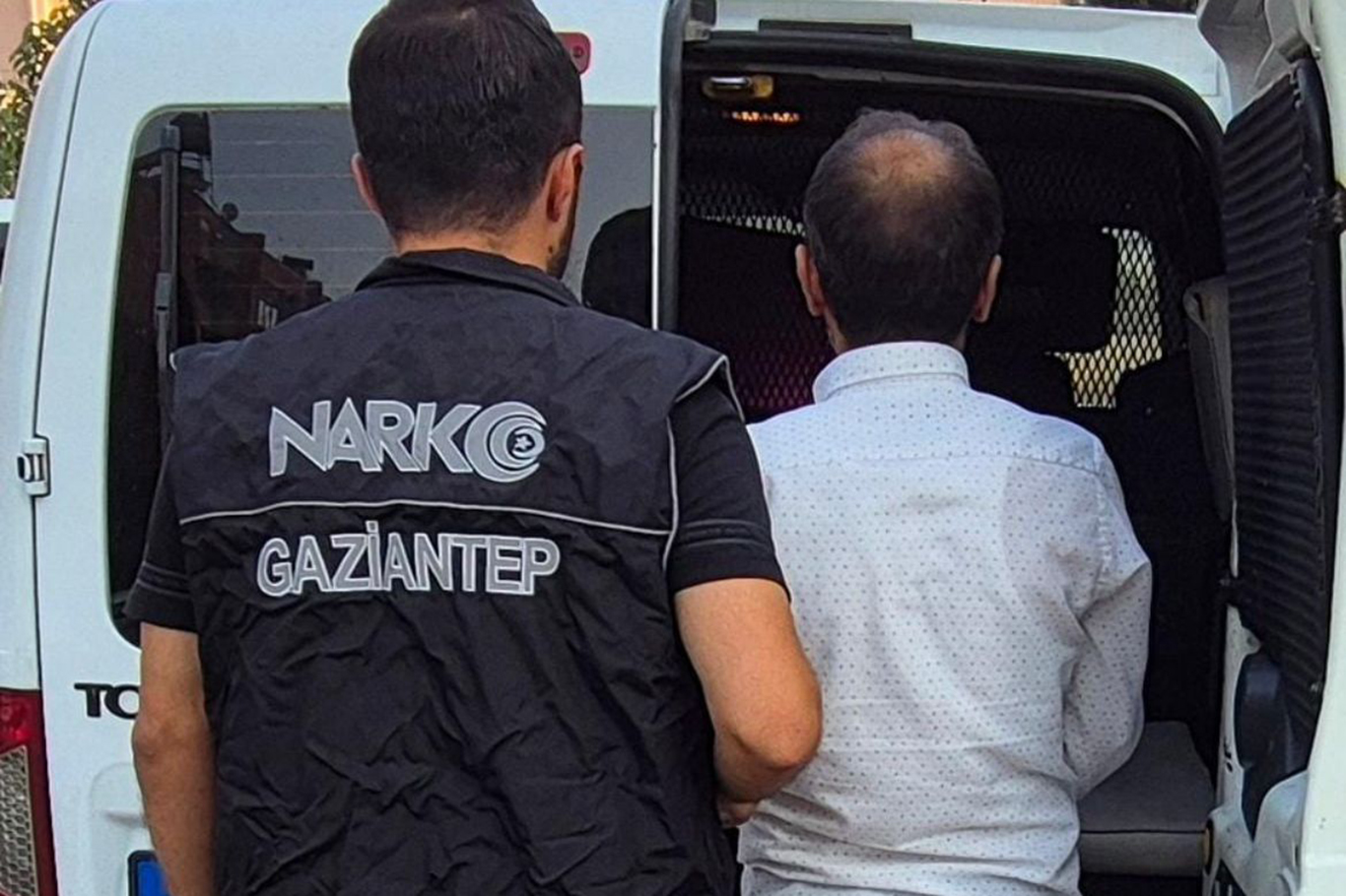 Uyuşturucu satmaktan kesinleşmiş cezası bulunan şahıslar yakalandı Uyuşturucu satmaktan kesinleşmiş cezası bulunan şahıslar yakalandı