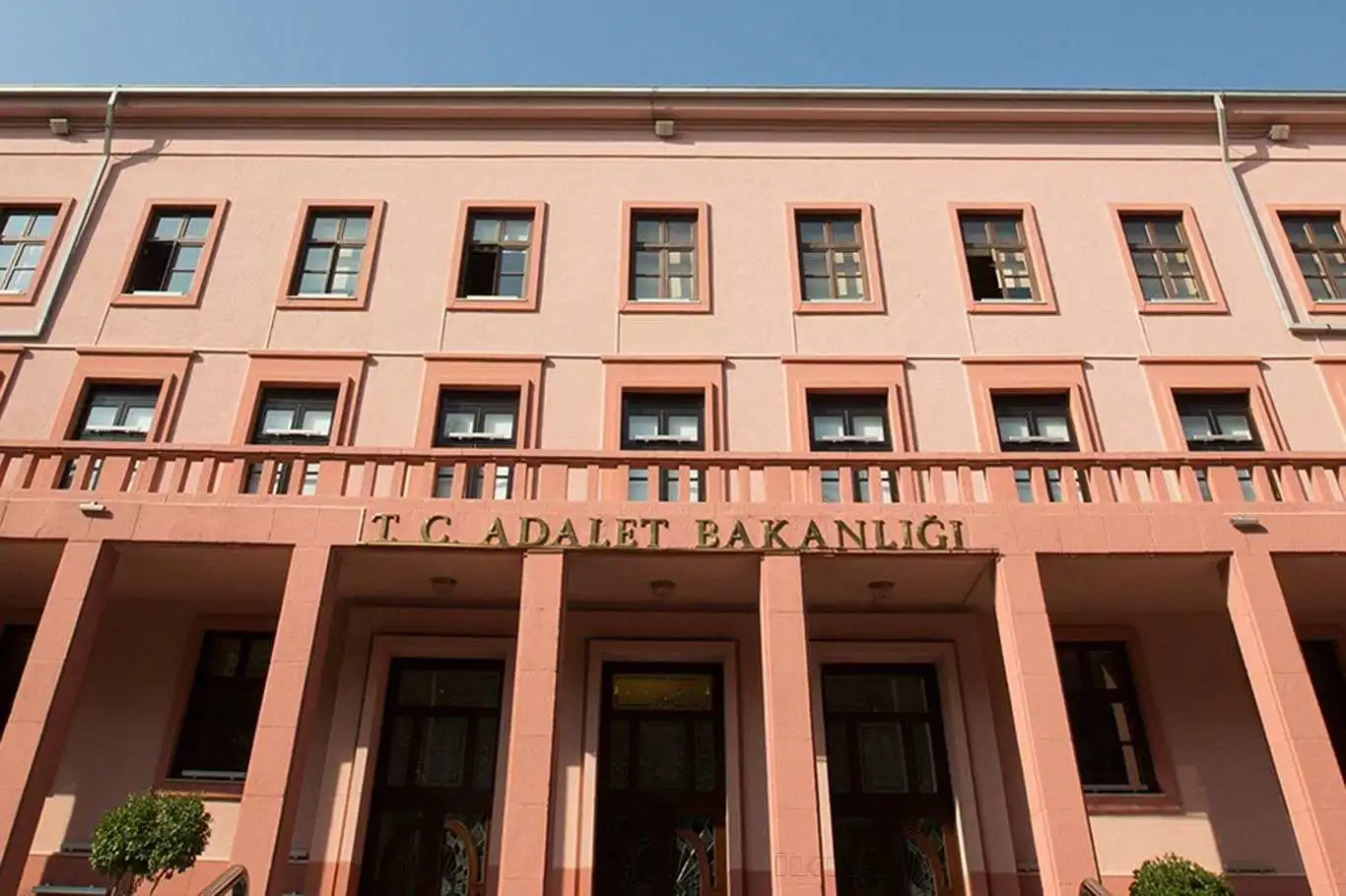 Adalet Bakanlığı'na 20 bin personel alımı yapılacak Adalet Bakanlığı'na 20 bin personel alımı yapılacak