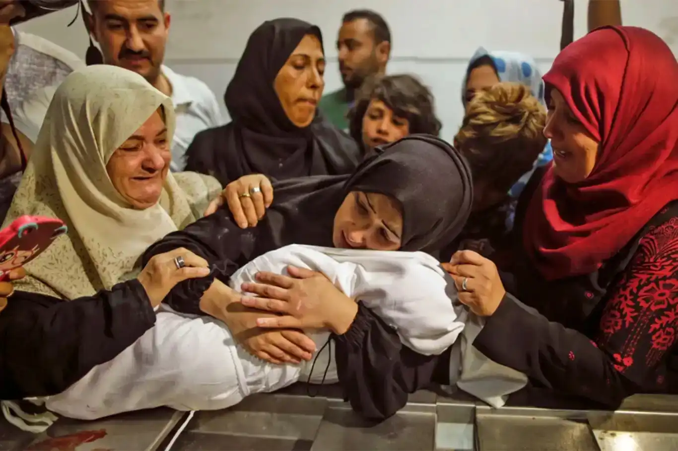 وسط صمت دولي فاضح..طفل فلسطيني آخر يستشهد جوعًا في غزة جراء الحصار الصهيوني وسط صمت دولي فاضح..طفل فلسطيني آخر يستشهد جوعًا في غزة جراء الحصار الصهيوني