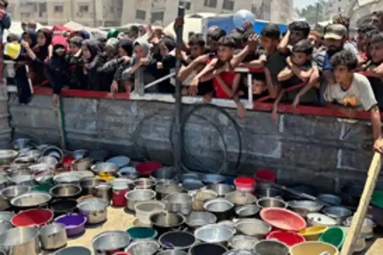 التجويع جريمة والصمت شراكة: 650 ألف طفل في غزة ينتظرون لقمة خبز
