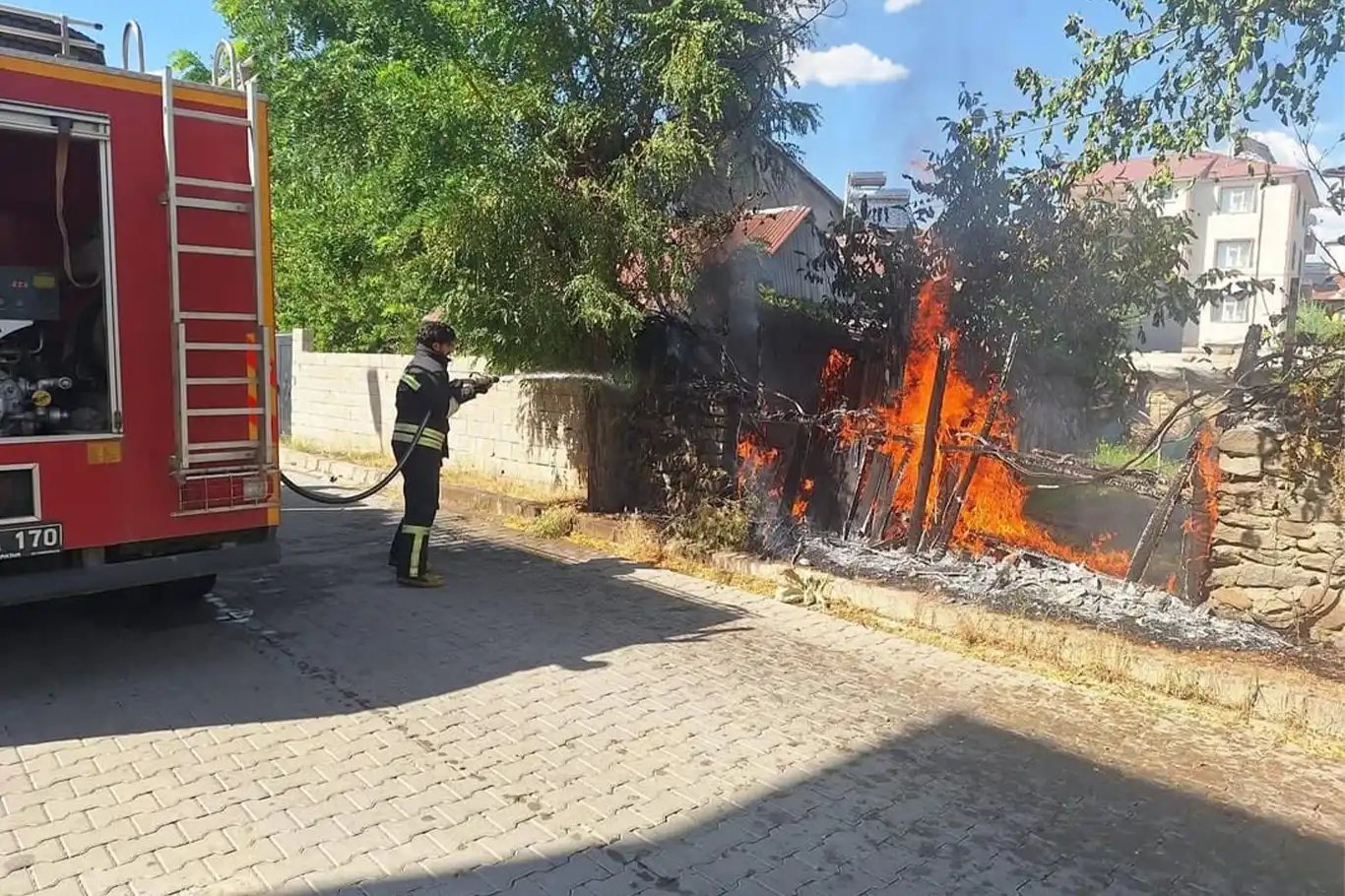 Bingöl’de bahçe yangını Bingöl’de bahçe yangını