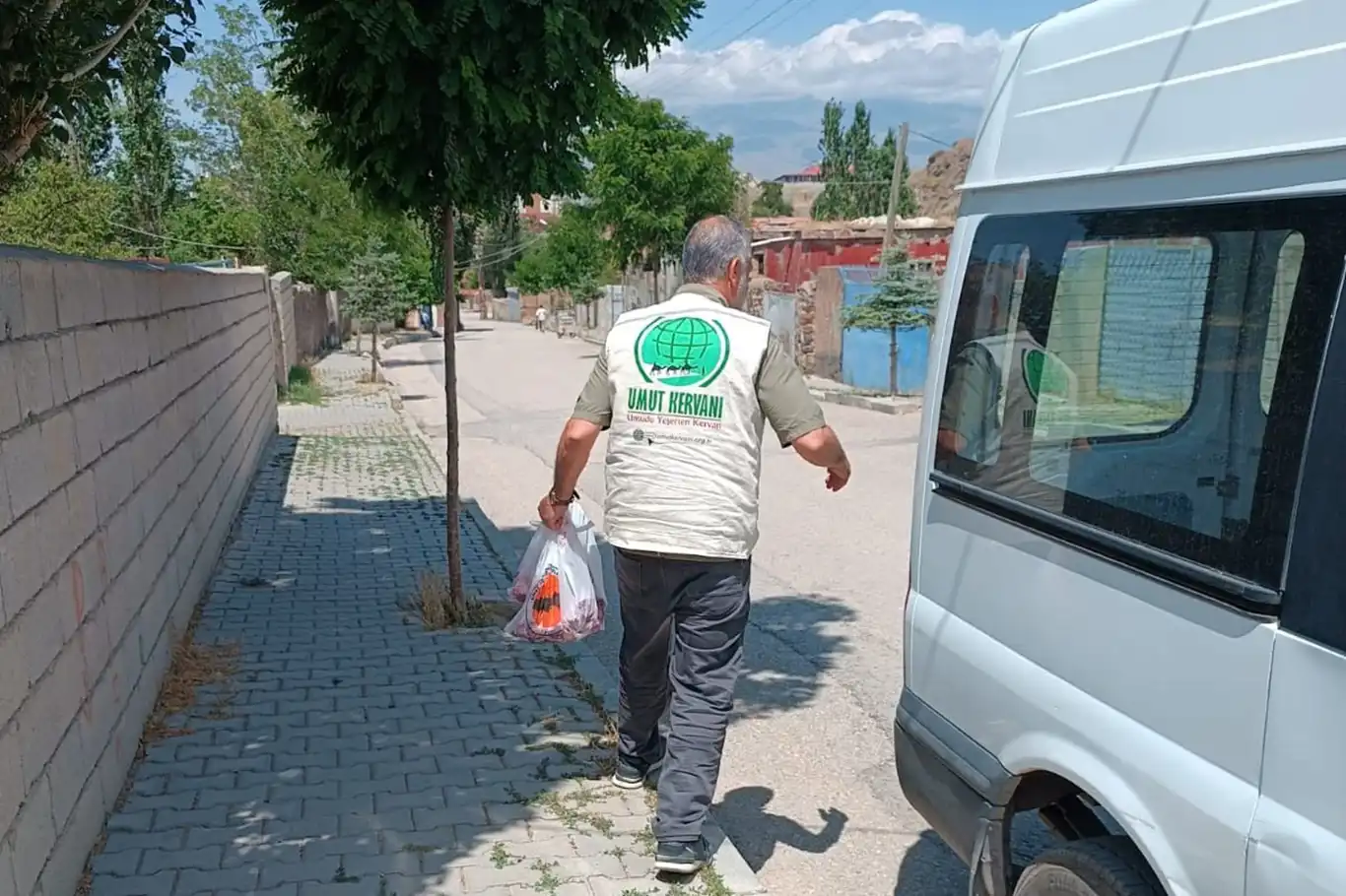Umut Kervanı Doğubayazıt Temsilciliği tarafından ihtiyaç sahibi ailelere kırmızı et yardımı Umut Kervanı Doğubayazıt Temsilciliği tarafından ihtiyaç sahibi ailelere kırmızı et yardımı