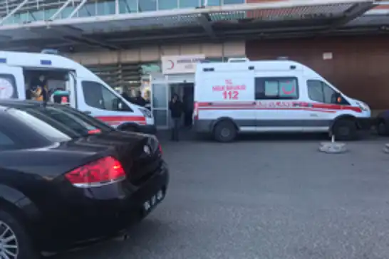 Bursa'da iki araç çarpıştı: 2'si ağır 8 yaralı