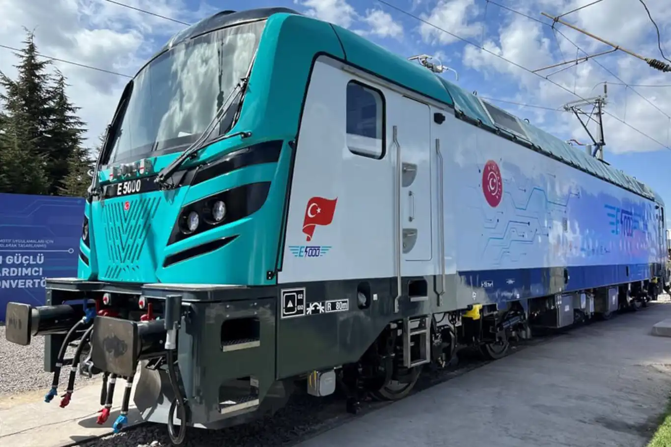 Türkiye'nin yerli lokomotifi ilk seferini tamamladı Türkiye'nin yerli lokomotifi ilk seferini tamamladı