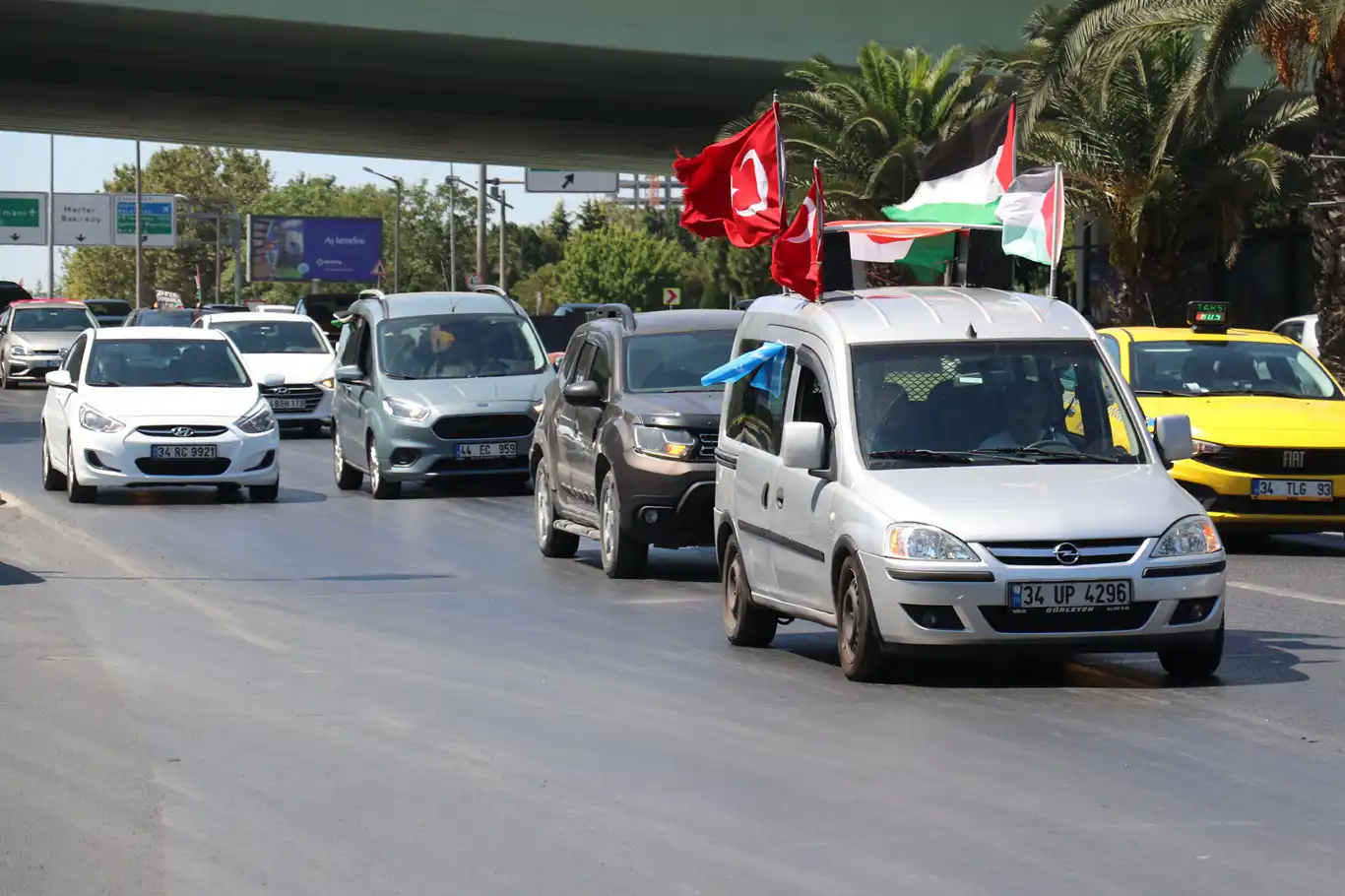 İstanbul'da Gazze için araç konvoyu