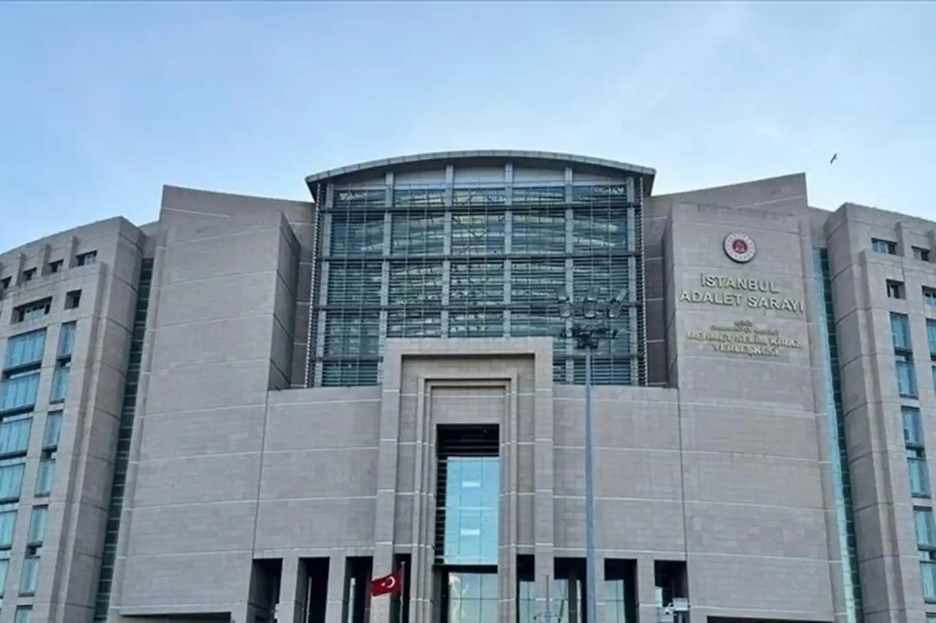 İBB'ye yönelik yolsuzluk soruşturması: 17 gözaltı İBB'ye yönelik yolsuzluk soruşturması: 17 gözaltı