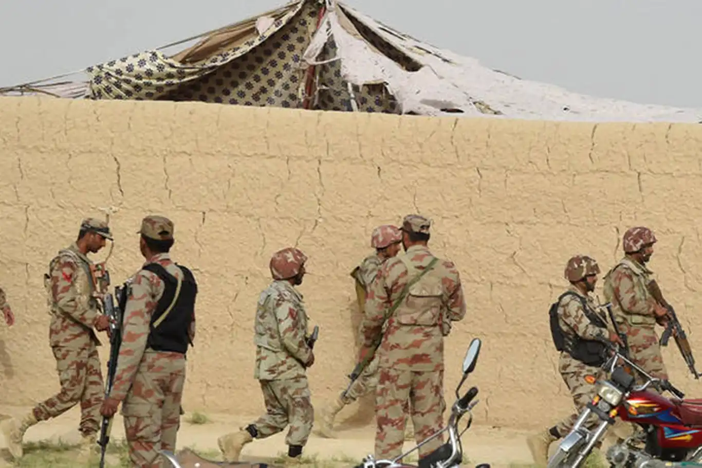 Pakistan'da silahlı çatışma: 6 ölü Pakistan'da silahlı çatışma: 6 ölü