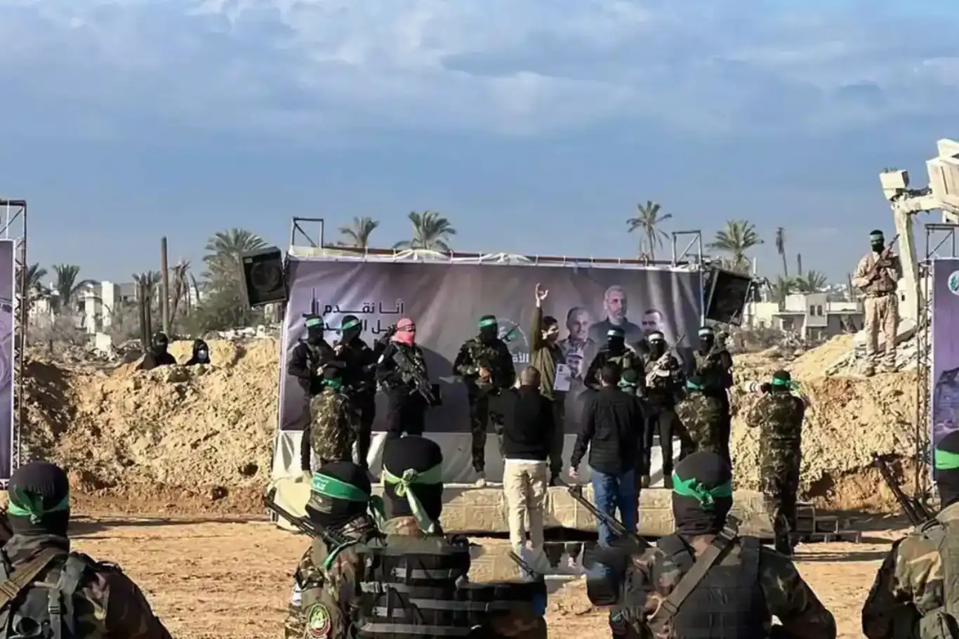 حماس: "الاحتلال يحاول انتزاع التنازلات بالمجازر بعد فشله في المفاوضات" حماس: "الاحتلال يحاول انتزاع التنازلات بالمجازر بعد فشله في المفاوضات"