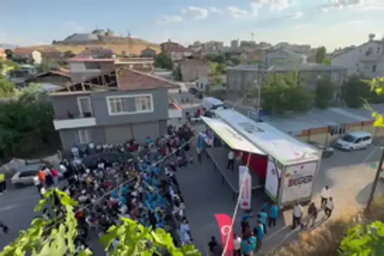 Deprem bölgesindeki çocuklar için hizmete giren gezici mobil Kur'an kursunun ilk durağı Malatya oldu