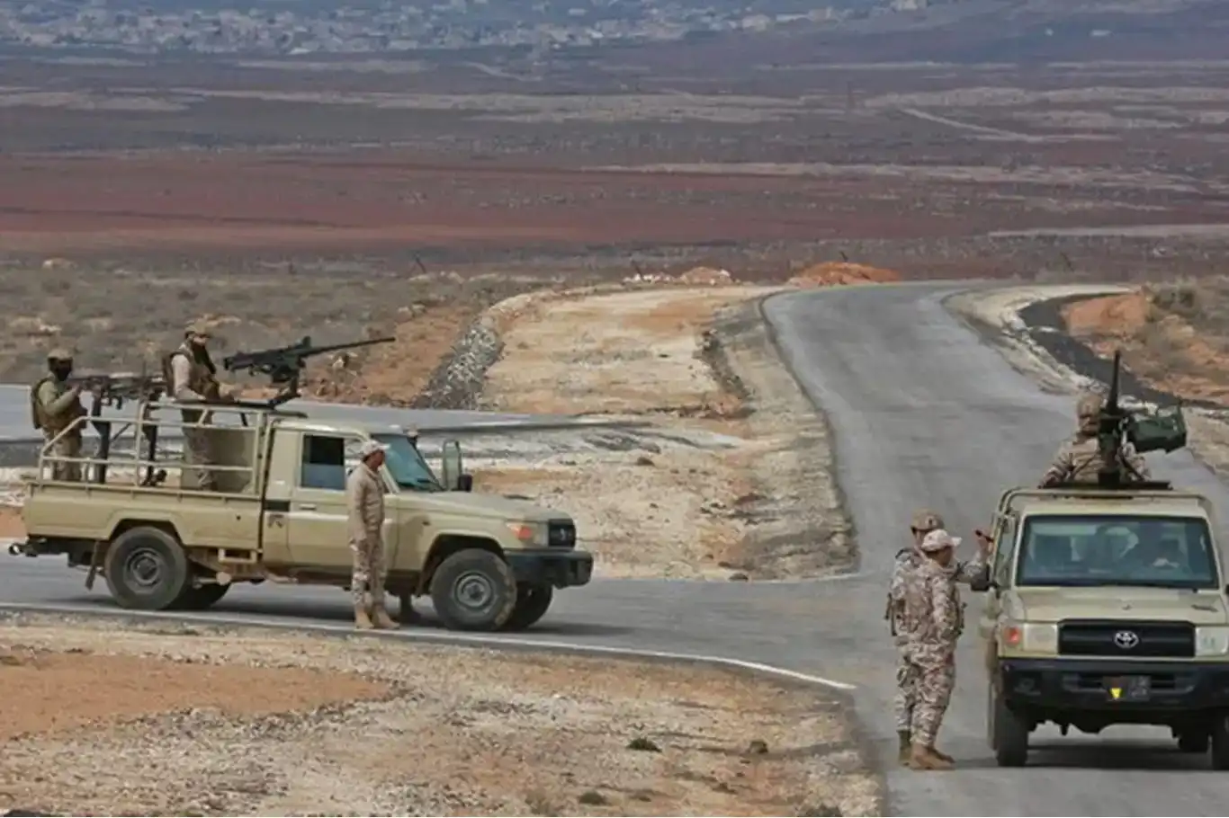 حرس الحدود الأردني يشتبك مع مهربين على الحدود السورية حرس الحدود الأردني يشتبك مع مهربين على الحدود السورية