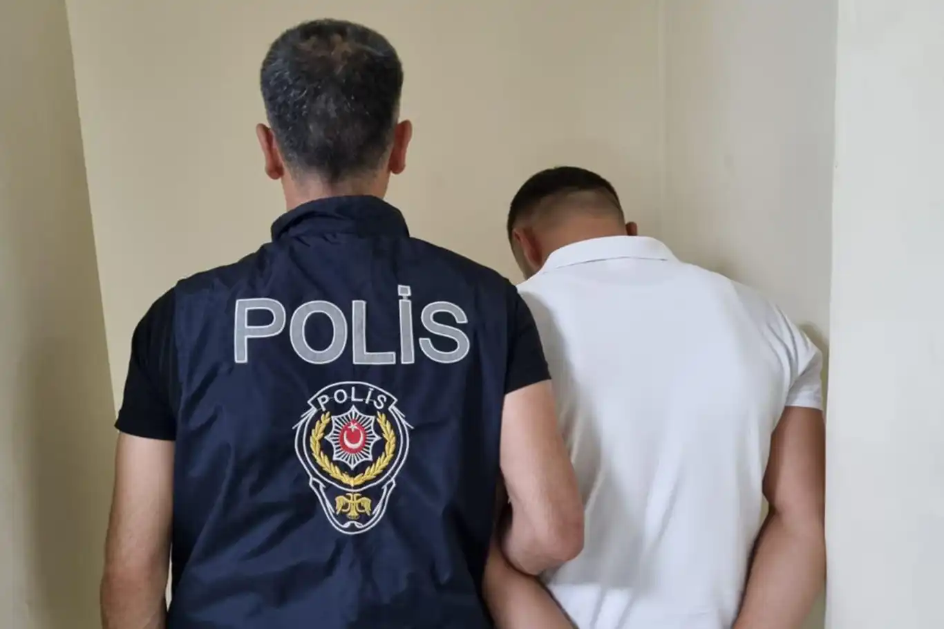 Yağma suçundan araması bulunan şahıs yakalandı Yağma suçundan araması bulunan şahıs yakalandı