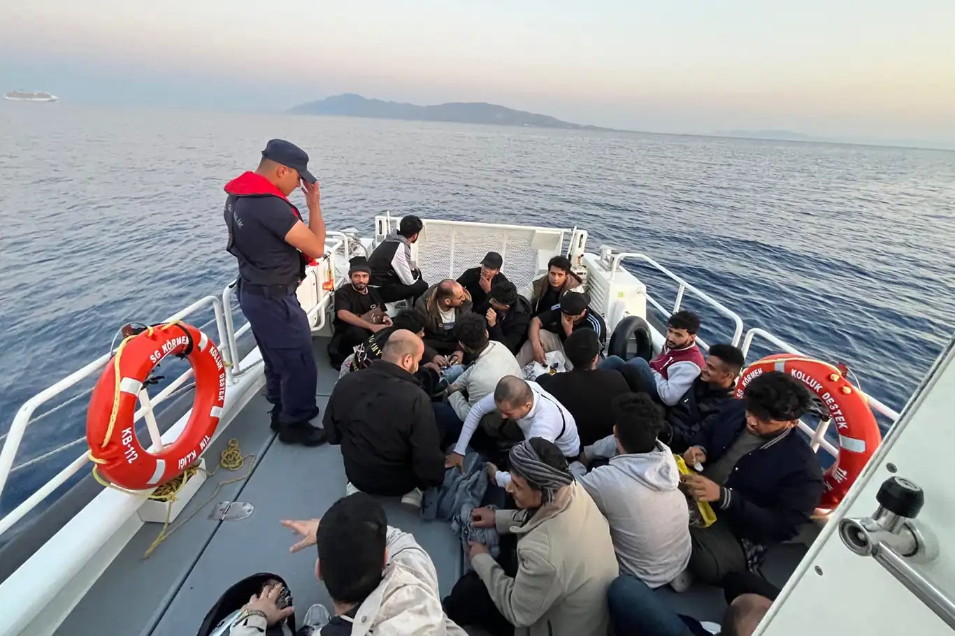 Muğla açıklarında düzensiz göçmen operasyonu Muğla açıklarında düzensiz göçmen operasyonu