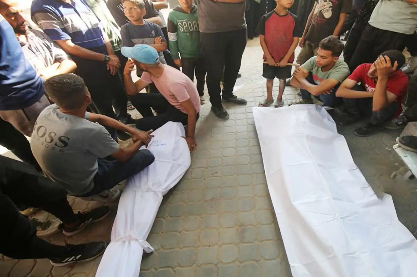 Gazze'de sabah saatlerinden bu yana 43 şehit: 9'u yardım sırasındaydı