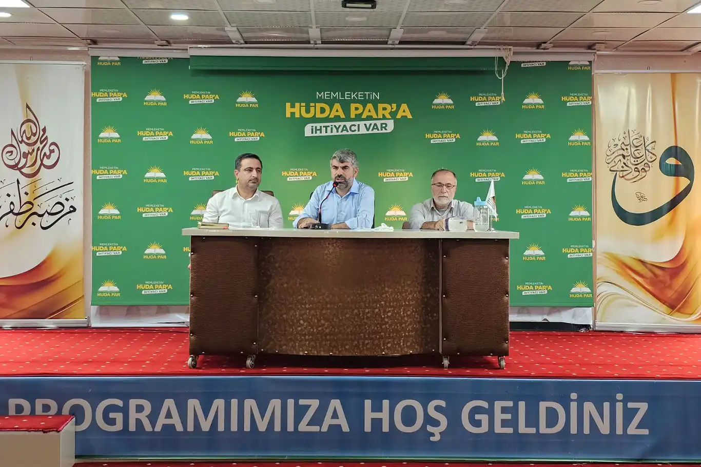 HÜDA PAR Milletvekilleri Batman'da teşkilat üyeleri ve gönüllülerle buluştu HÜDA PAR Milletvekilleri Batman'da teşkilat üyeleri ve gönüllülerle buluştu