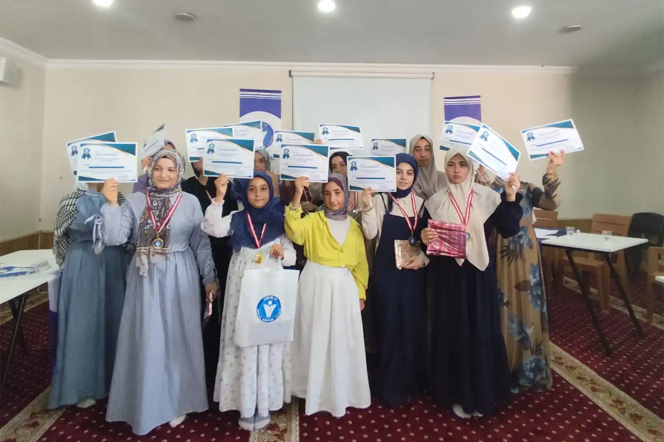 İDEV'den kız öğrencilere yönelik bilgi yarışması İDEV'den kız öğrencilere yönelik bilgi yarışması