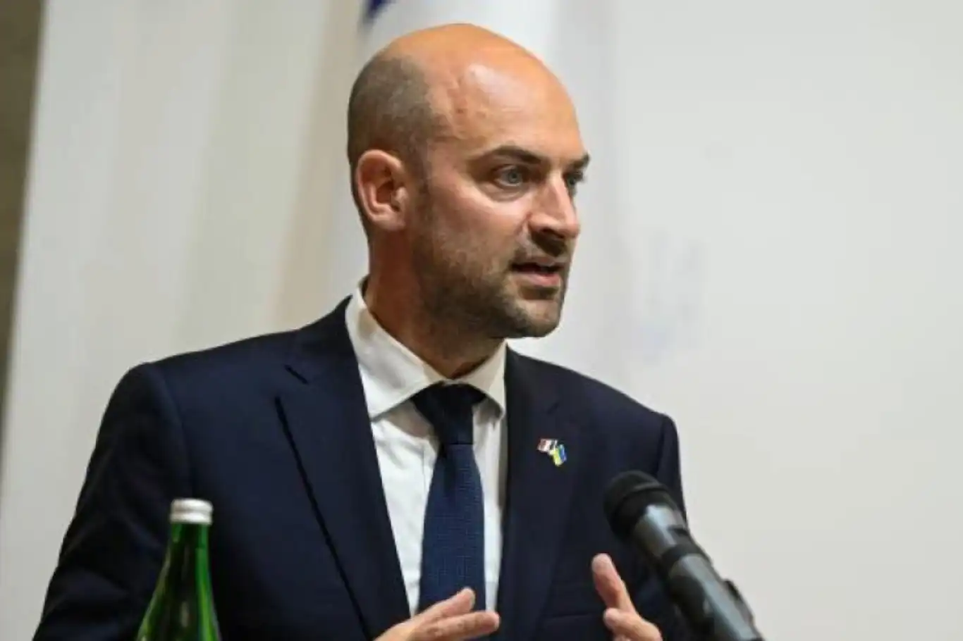 فرنسا: "قرارنا بالاعتراف بدولة فلسطين قد يمنح زخمًا لدول أخرى لاتخاذ الخطوة ذاتها" فرنسا: "قرارنا بالاعتراف بدولة فلسطين قد يمنح زخمًا لدول أخرى لاتخاذ الخطوة ذاتها"