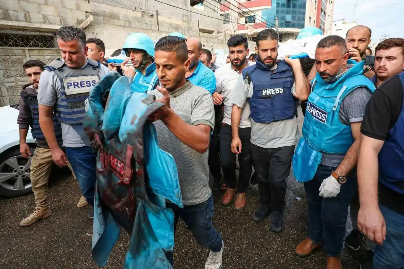 استشهاد صحفي آخر بقصف الاحتلال على غزة استشهاد صحفي آخر بقصف الاحتلال على غزة