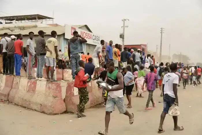 ارتفاع عدد قتلى احتجاجات الوقود في أنغولا إلى 22 قتيلاً ارتفاع عدد قتلى احتجاجات الوقود في أنغولا إلى 22 قتيلاً