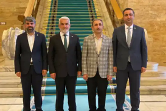 HÜDA PAR'dan Cuma namazı saatinde çalışanların izinli sayılması hakkında kanun teklifi