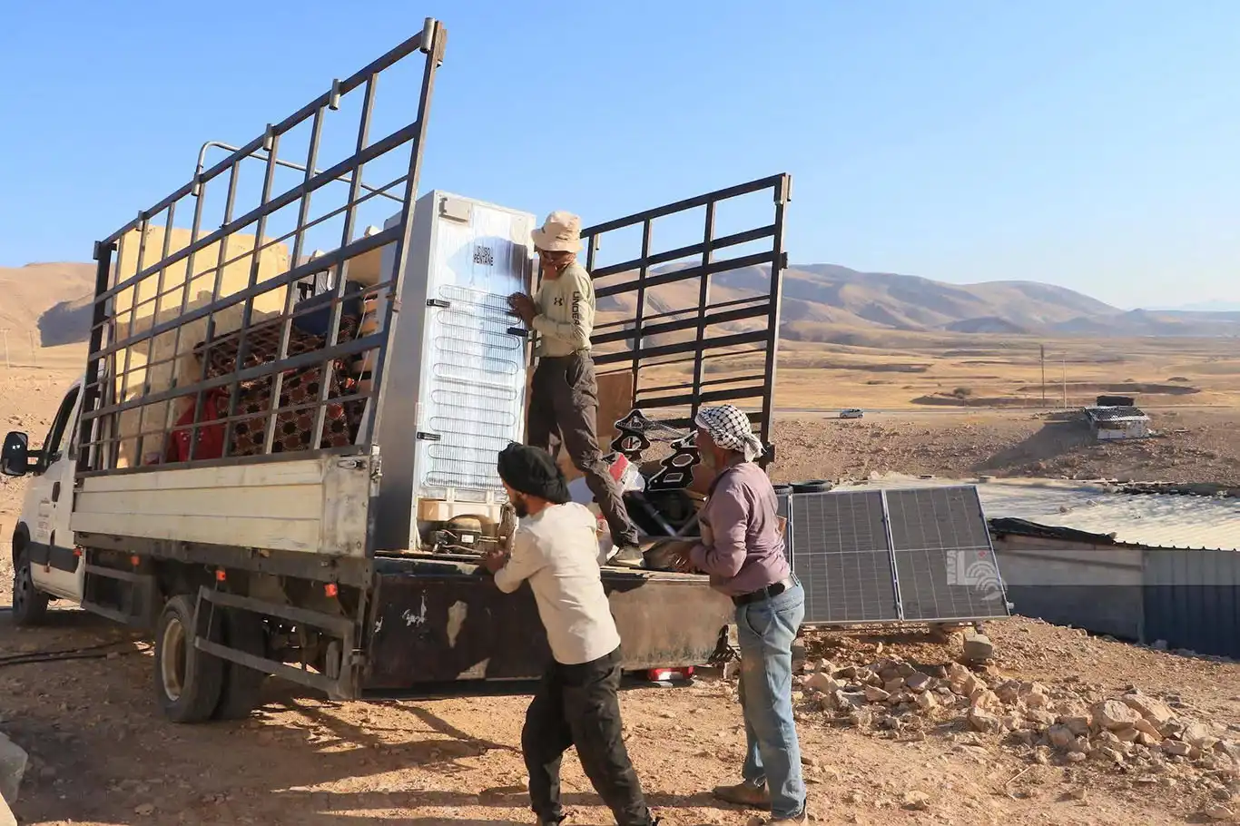 Batı Şeria'da ağır baskı altındaki 30 Filistinli aile daha göç ettirildi Batı Şeria'da ağır baskı altındaki 30 Filistinli aile daha göç ettirildi