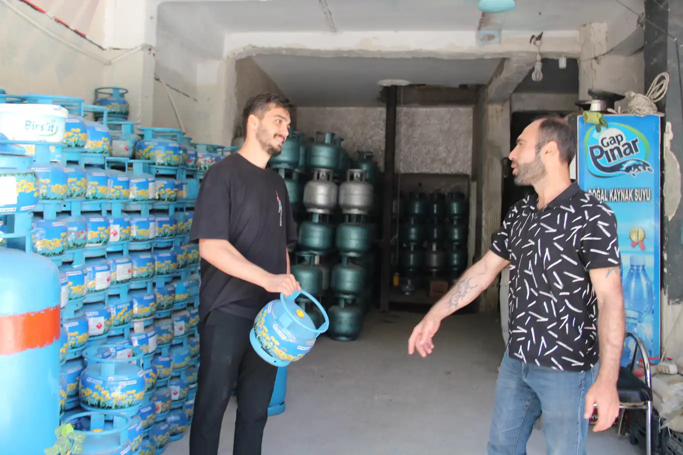 Tüp fiyatları el yakıyor: Vatandaş bahçede ateşle yemek yapma noktasına geldi Tüp fiyatları el yakıyor: Vatandaş bahçede ateşle yemek yapma noktasına geldi