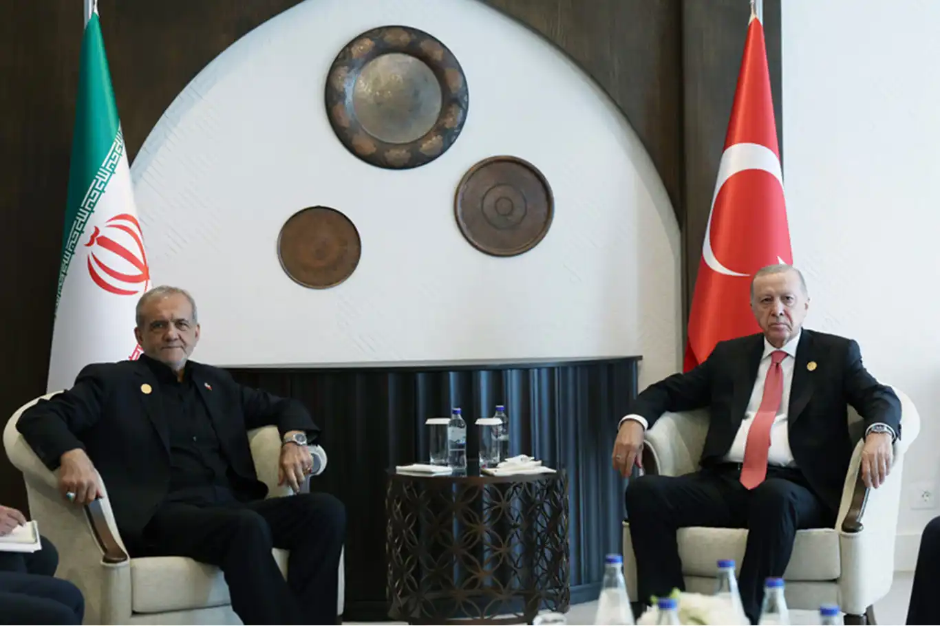 Cumhurbaşkanı Erdoğan, İran Cumhurbaşkanı Pezeşkiyan ile görüştü Cumhurbaşkanı Erdoğan, İran Cumhurbaşkanı Pezeşkiyan ile görüştü