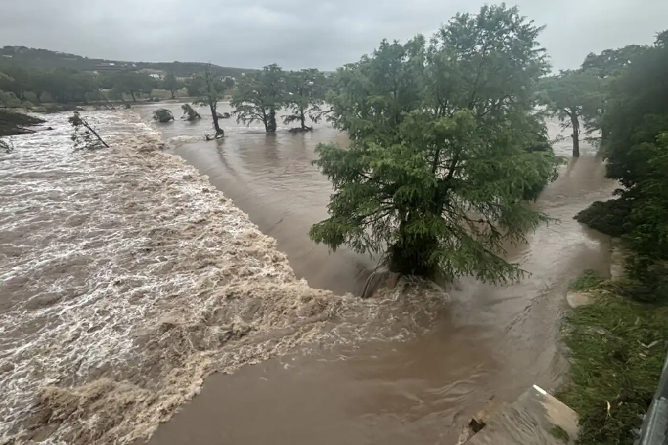 ABD'nin Texas eyaletinde sel: En az 24 ölü, 20 kayıp ABD'nin Texas eyaletinde sel: En az 24 ölü, 20 kayıp